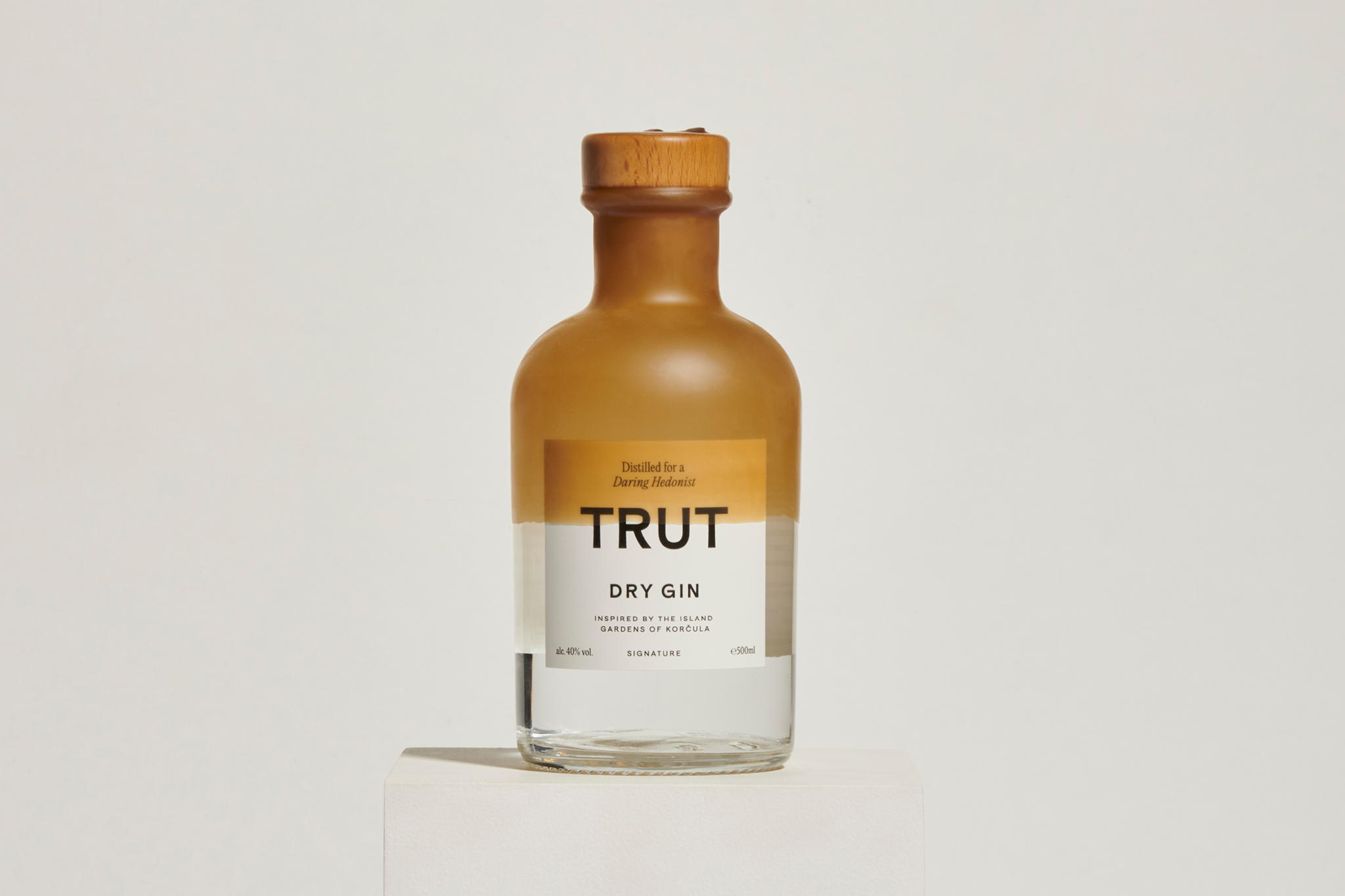 TRUT酒包裝，迷人的酒瓶專注于每一個設(shè)計細節(jié)(圖8)